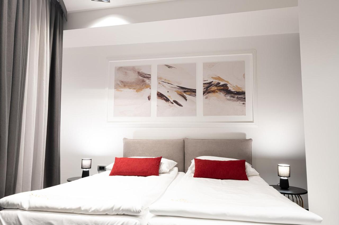 Savoy Bed & Breakfast 3*